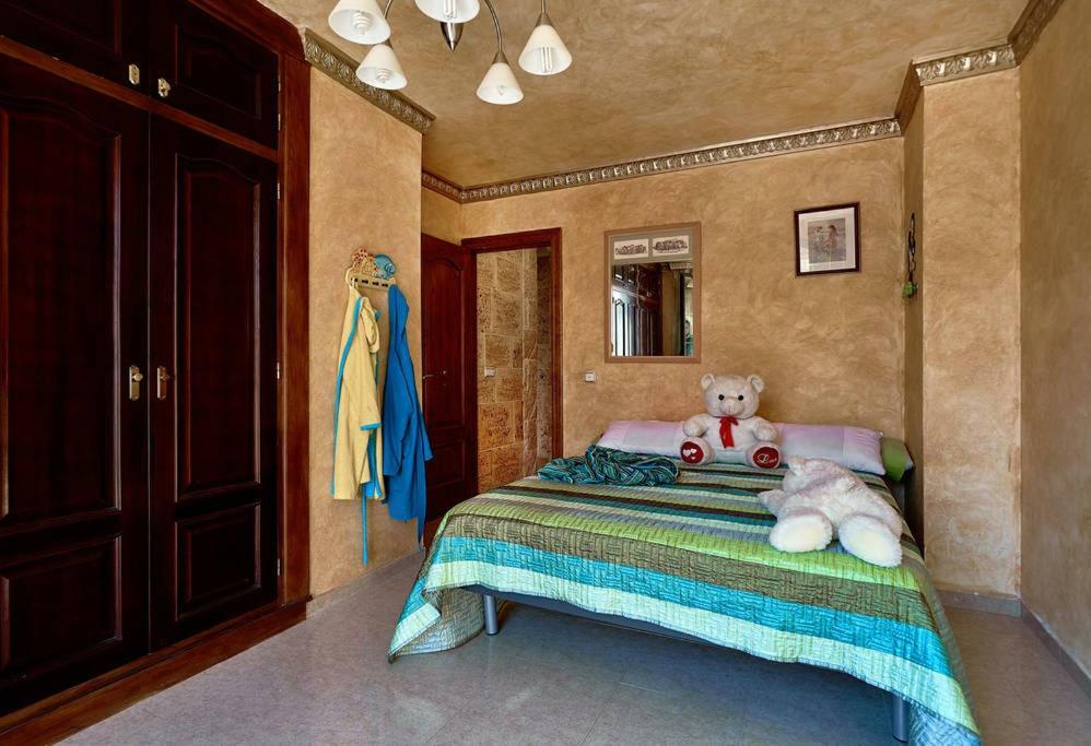 Casa De Sueno En La Playa Villa Адра Екстериор снимка