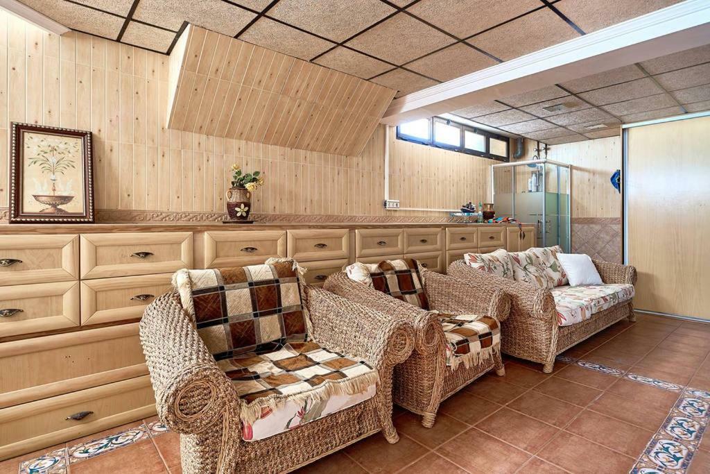 Casa De Sueno En La Playa Villa Адра Екстериор снимка
